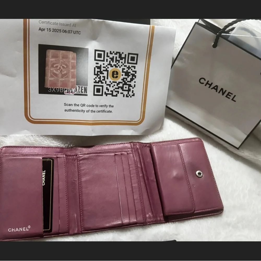 Chanel Pink Quilted wallet w/COA & bag